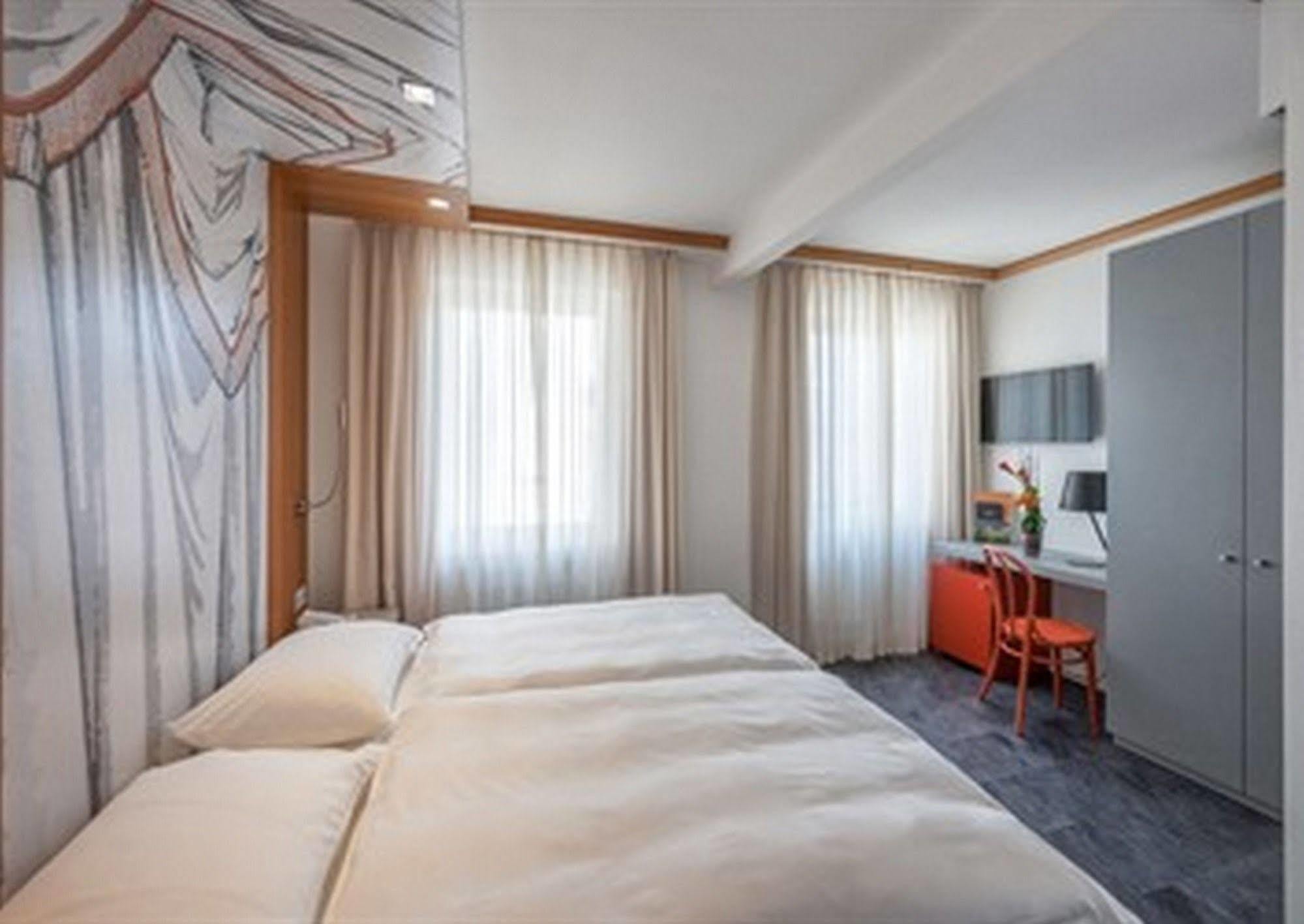 Albergo Carcani By Ketty & Tommy Ascona Exterior foto